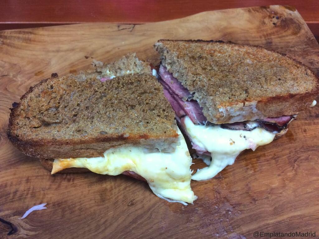 Muy placentero hacer sandwiches con tu propio pan casero