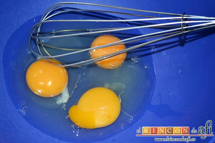 Quiche Lorraine, batir en un bol los huevos