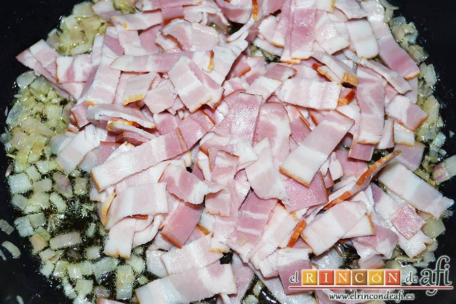 Quiche Lorraine, cuando las chalotas estén dorando añadir el bacon