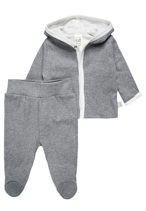 hessnatur-moda-sostenible-recien-nacido-conjunto-calle