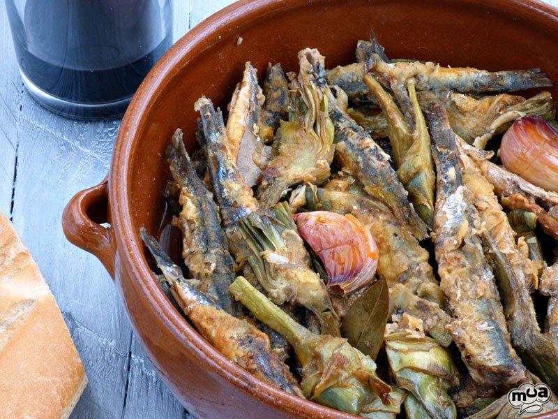 Boquerones en escabeche con alcachofas