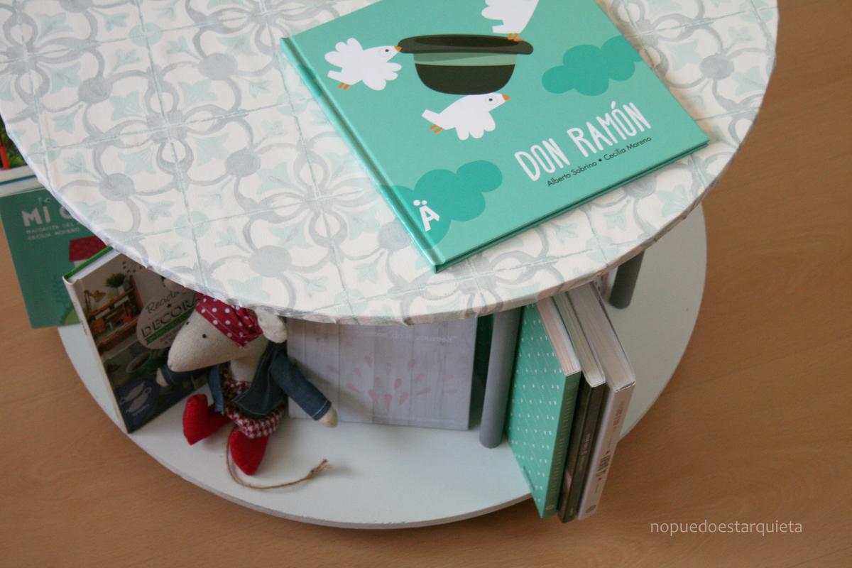 Mesa hecha con una bobina de cable. Diy. Papel pintado y chalk paint.