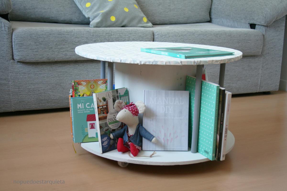 Mesa hecha con una bobina de cable. Diy. Papel pintado y chalk paint.