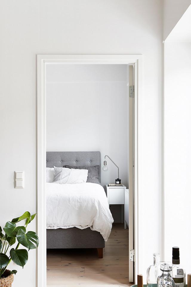 Dormitorio de estilo nórdico colcha blanca