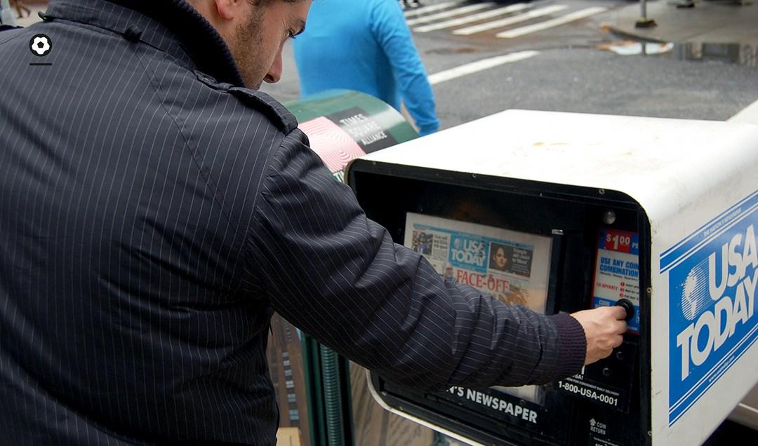 EL DISPENSADOR DE PERIÓDICOS