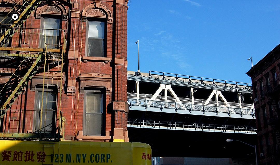 PASOS ELEVADOS Y ESCALERAS