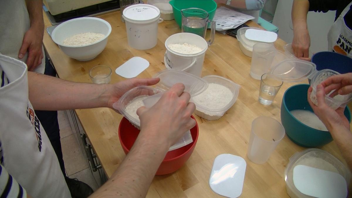 Humedecer masa madre