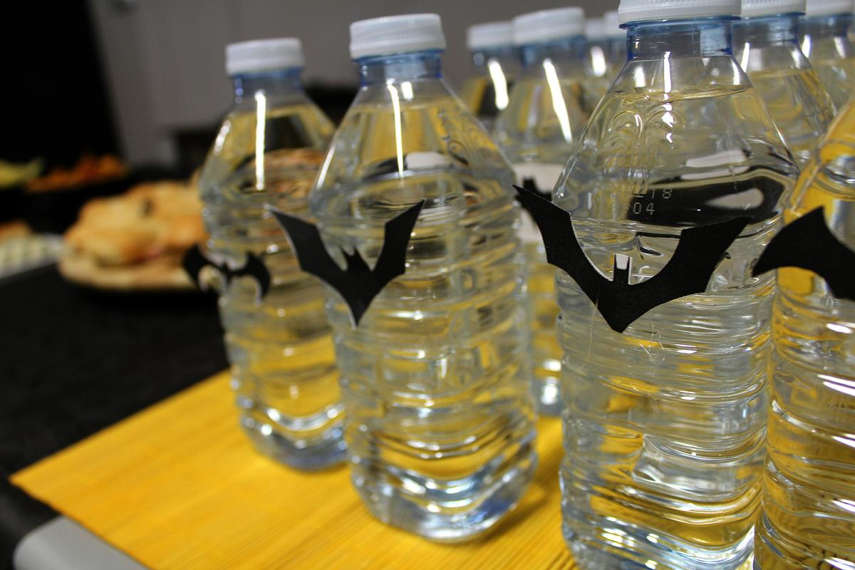 cumpleaños temático de batman con la batcueva