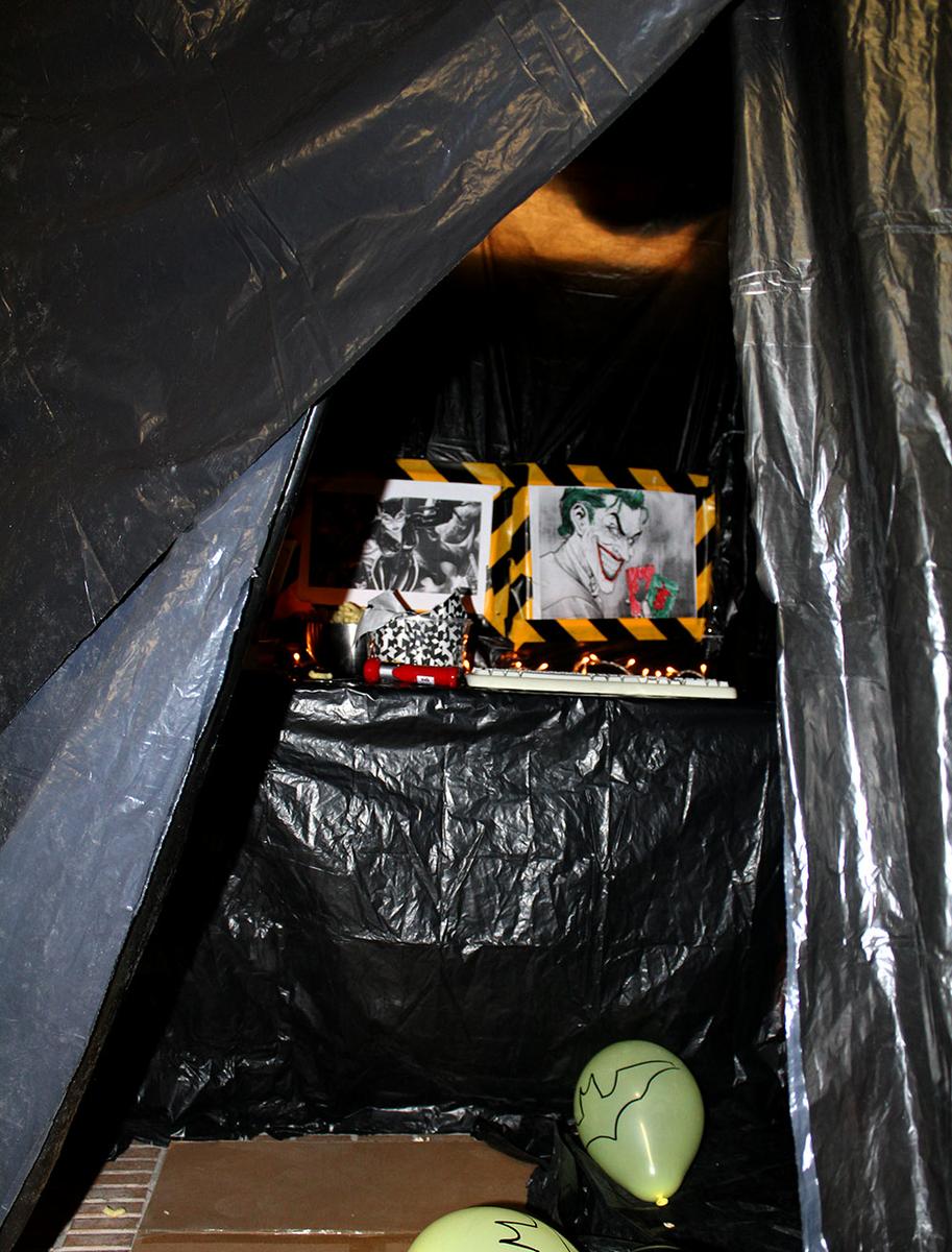 cumpleaños temático de batman con la batcueva