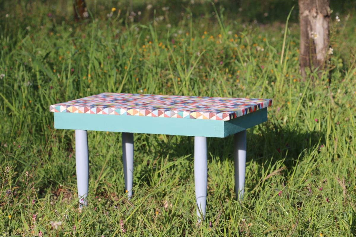 mesa restaurada con decoupage