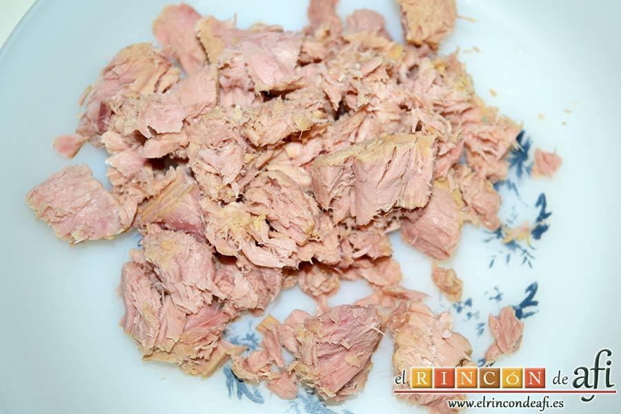 Tortitas de atún y papas, escurrir bien el atún al natural