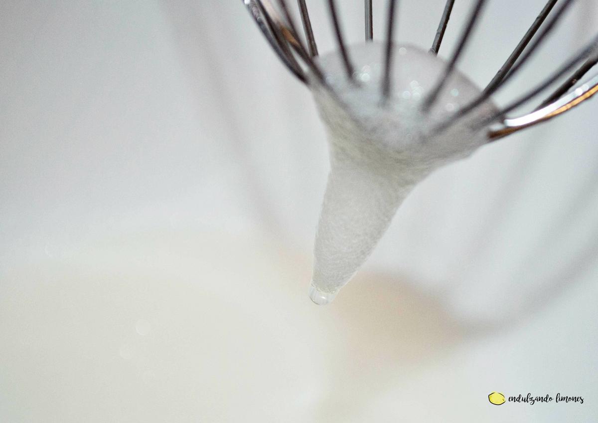 Sencillo merengue estilo francés