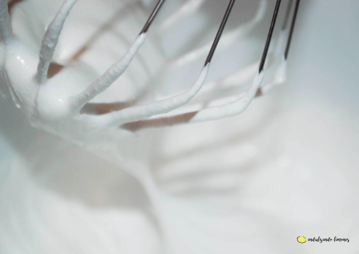 Sencillo merengue estilo francés