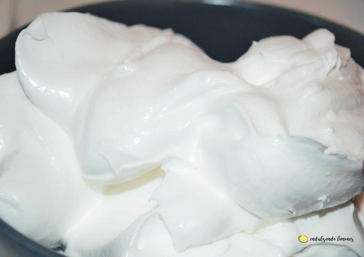 Sencillo merengue estilo francés