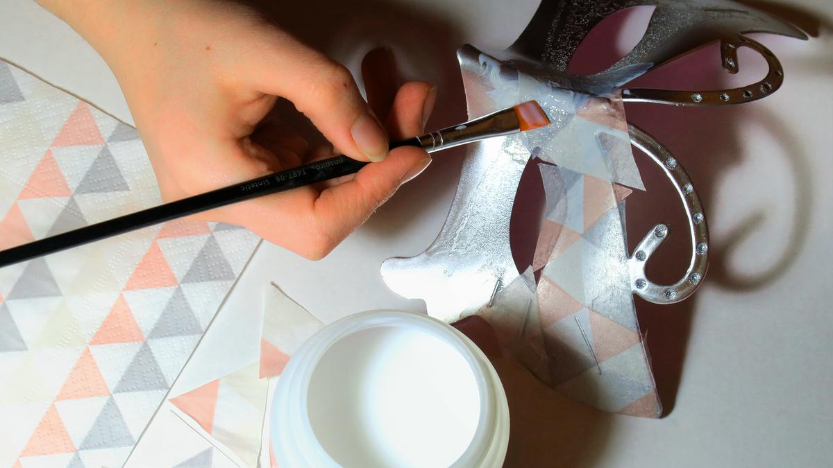 diy cola decoupage servilletas mascara.jpg