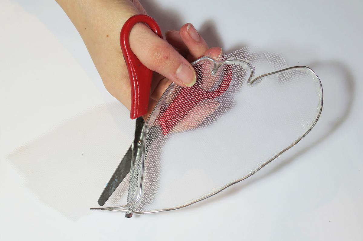 recortar-tela-de-tul-alas-de-mariposa