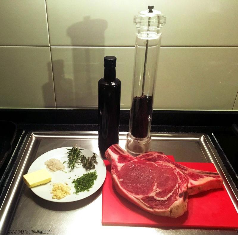 Chuletas con mantequilla ajo y hierbas