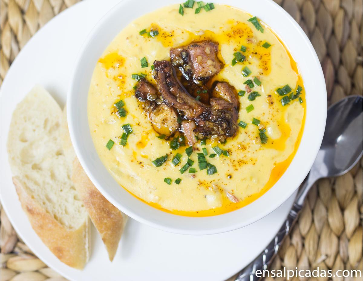 Receta de Pulpo a la Gallega sobre una crema de papas con chorizo.