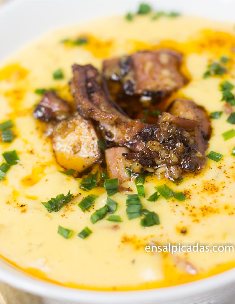 Receta de Pulpo a la Gallega sobre una crema de papas con chorizo.