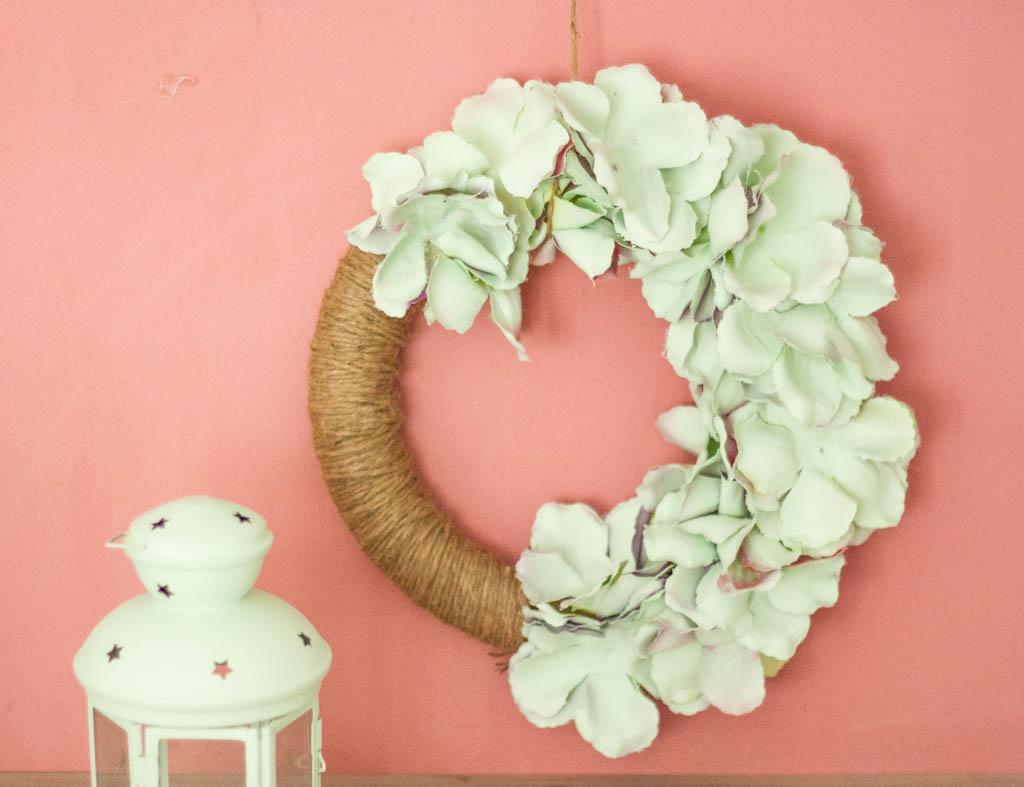 corona de flores pintadas