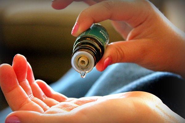 Aplicación de aceites esenciales