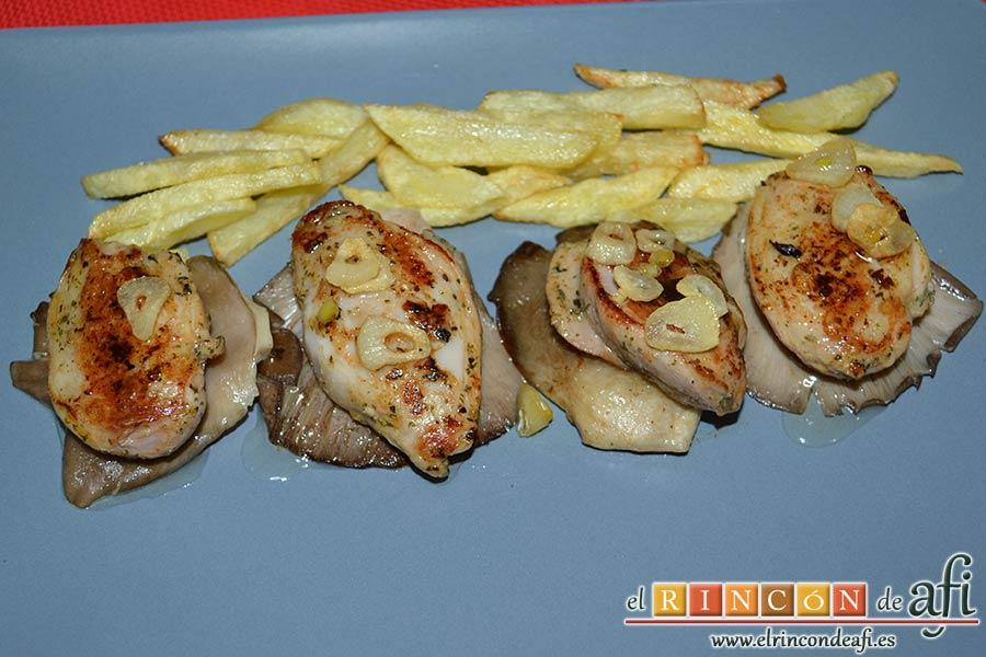 Pechugas de codorniz a la provenzal con setas, sugerencia de presentación