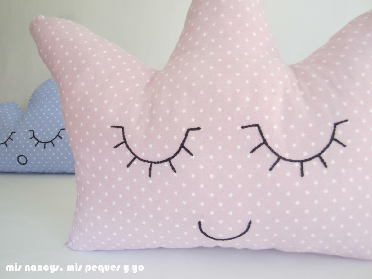 mis nancys, mis peques y yo, cojines dormilones nube y corona, detalle corona