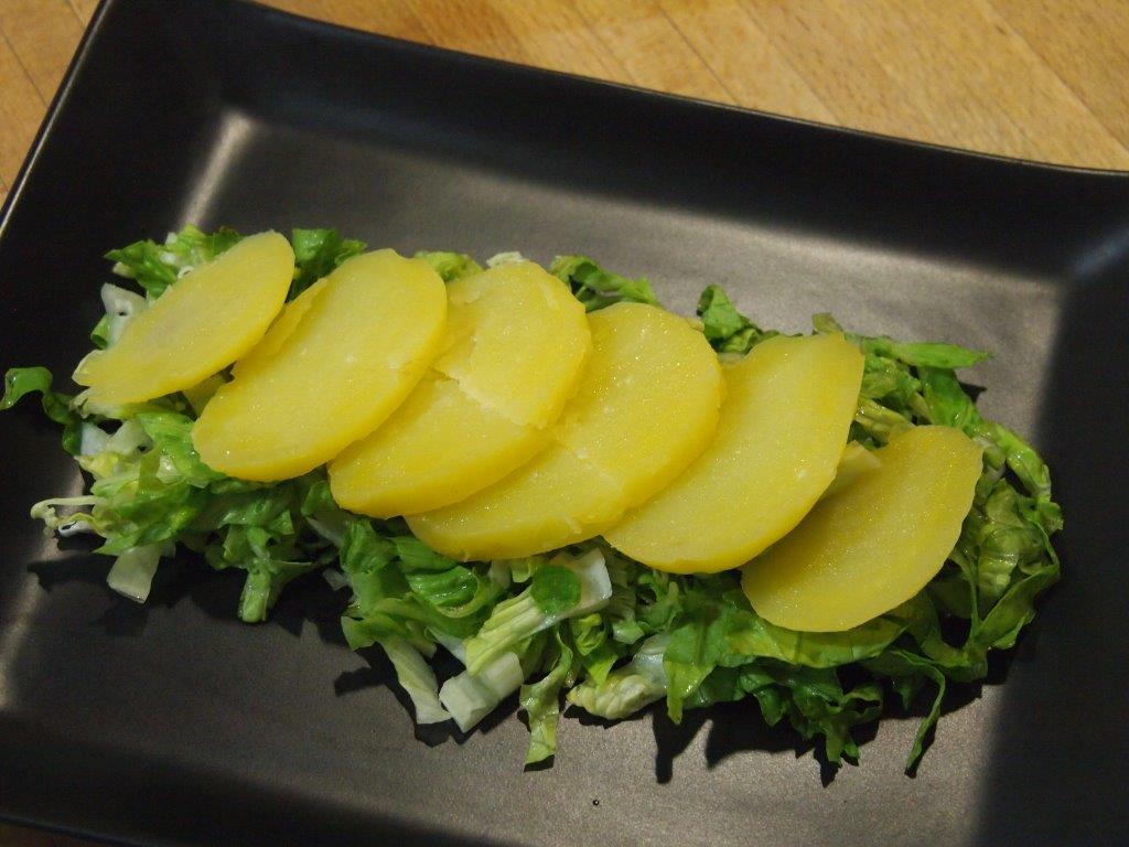 Ensalada de espárragos blancos con mojo verde