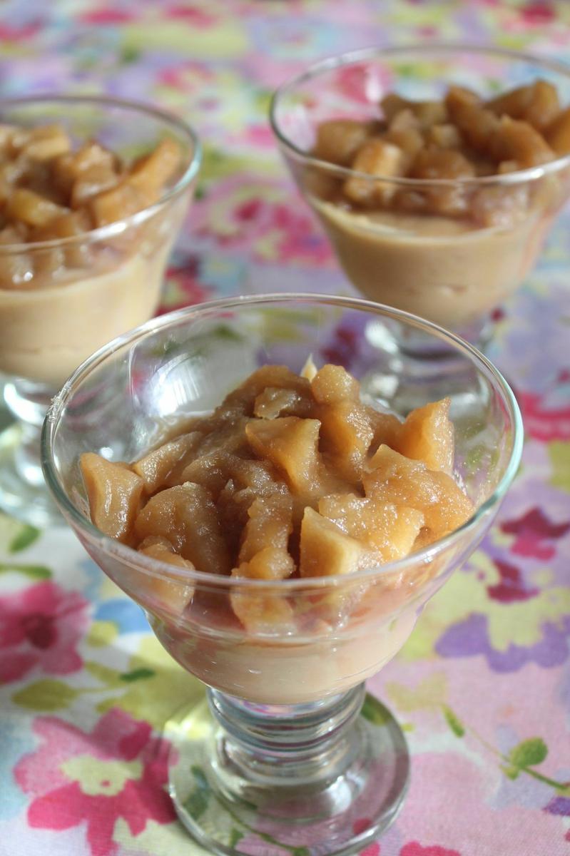 Crema de caramelo y manzana caramelizada