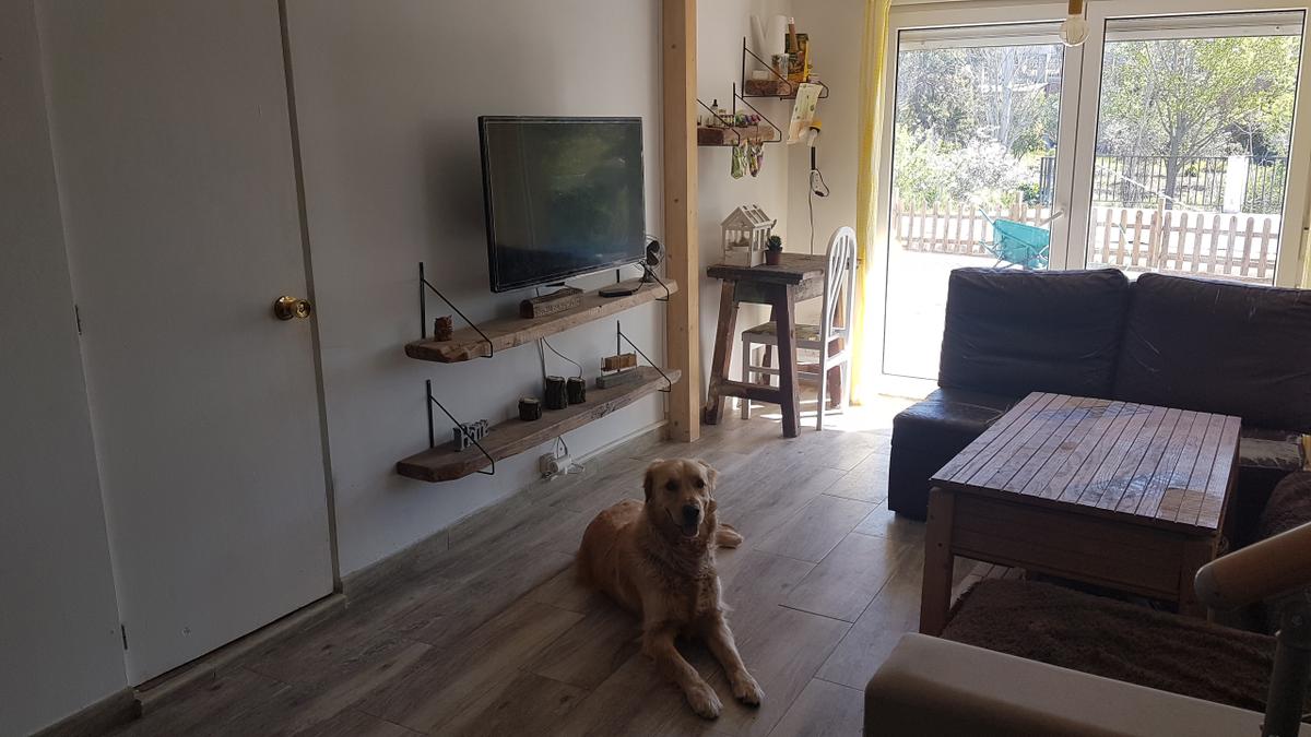 decoracion eclectica- mueble tv alternativo y rincon jardinera