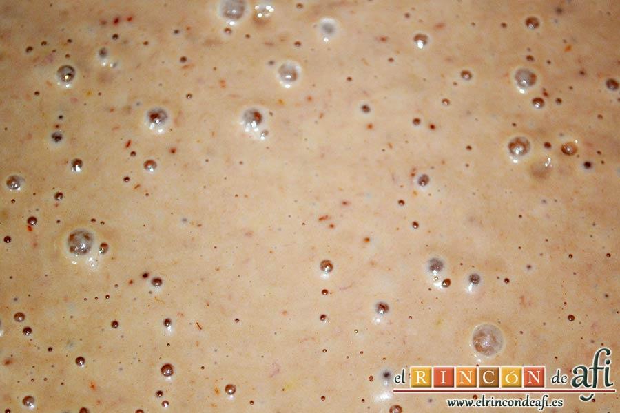 Bocados de yogur y fresa, mezclar muy bien