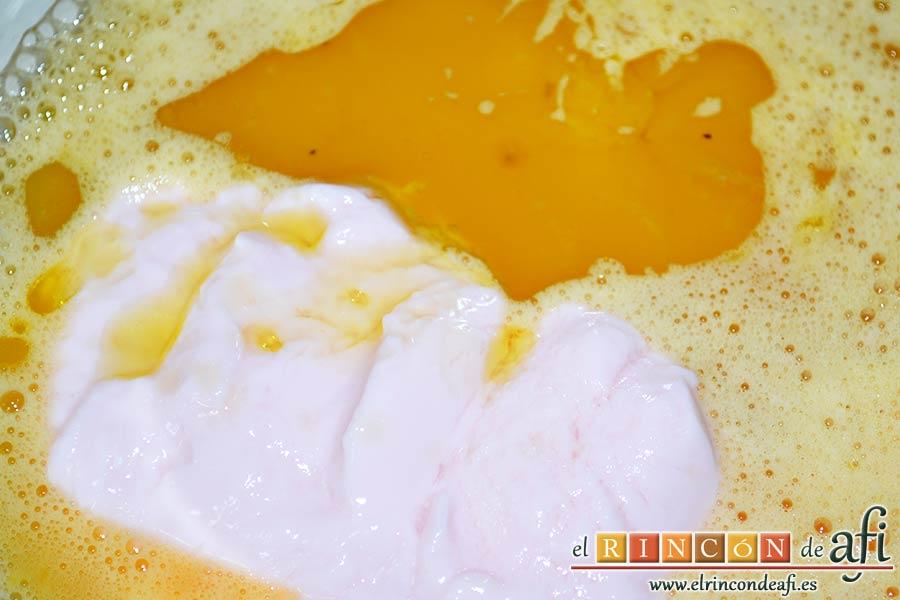 Bocados de yogur y fresa, añadir el aceite de oliva