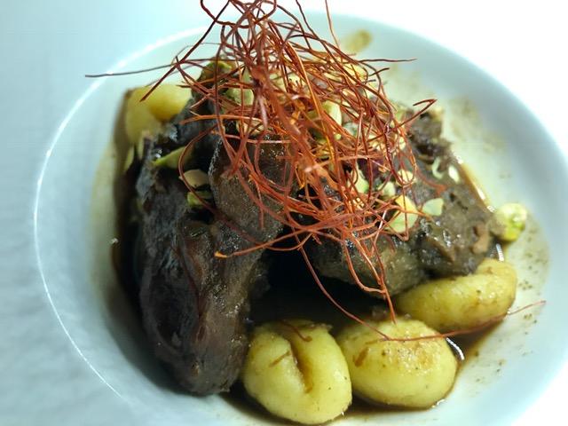 Carrillera ibérica con Gnoquis glaseados con salsa de Oporto