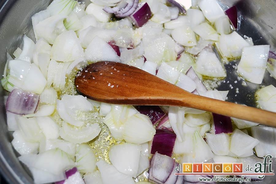 Pisto con bacalao y ajos tiernos, controlar cuándo la cebolla se pone translúcida