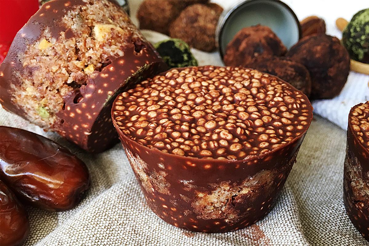 Bocaditos de quinoa chocolateada y manzana