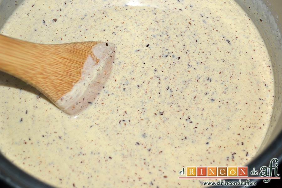 Flan de chocolate, cuando esté caliente añadir los chocolates troceados