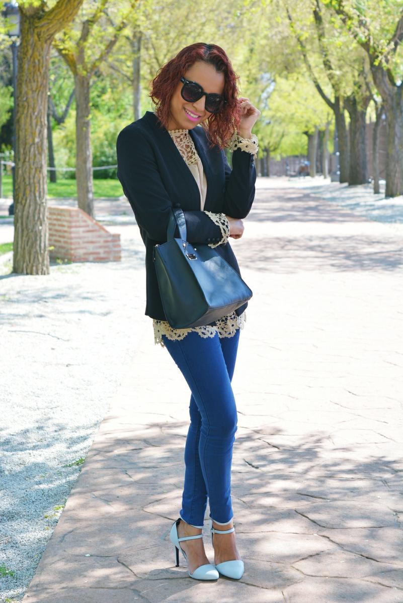 Blusa con encaje camel