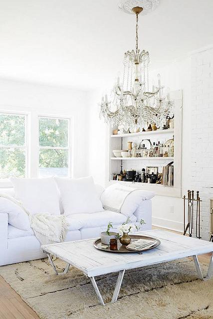 04-white-living-room-ideas