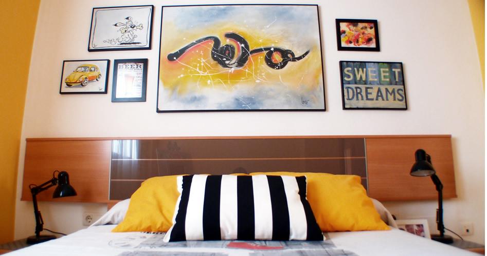redecorar el dormitorio con composición de cuadros