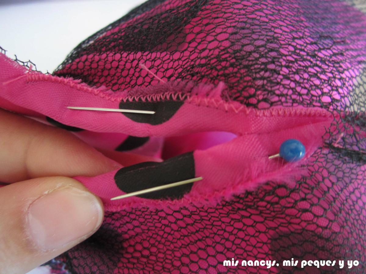 mis nancys, mis peques y yo, Tutorial falda fruncida con tul para Nancy y niñas, esconder tul en la costura lateral