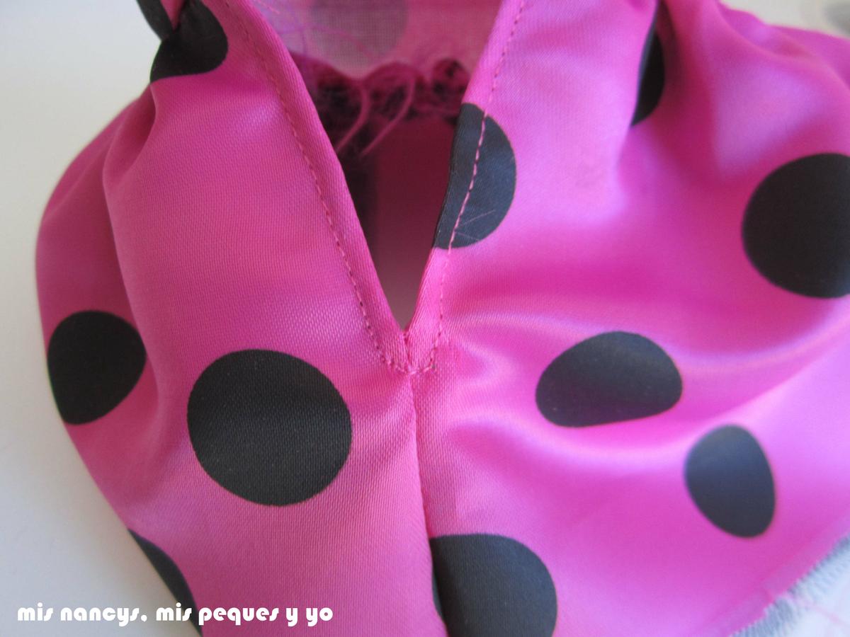 mis nancys, mis peques y yo, Tutorial falda fruncida con tul para Nancy y niñas, pasar pespunte a la abertura de la falda