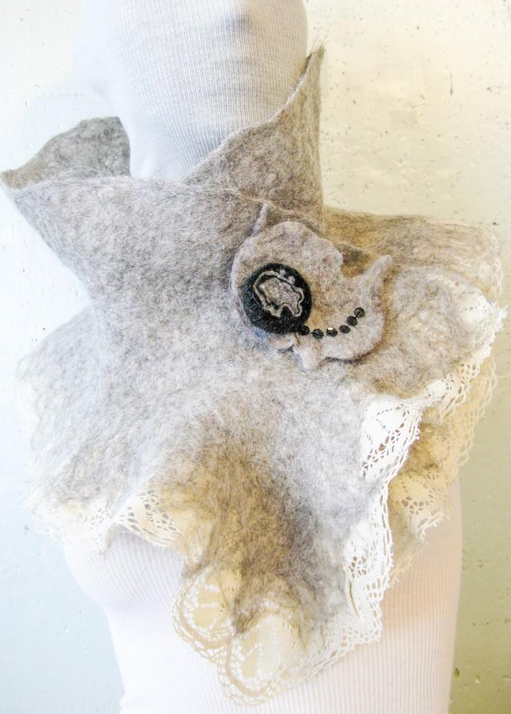 Soledad-Santisteban-cuello-fieltro por Olga Carrera Blogger