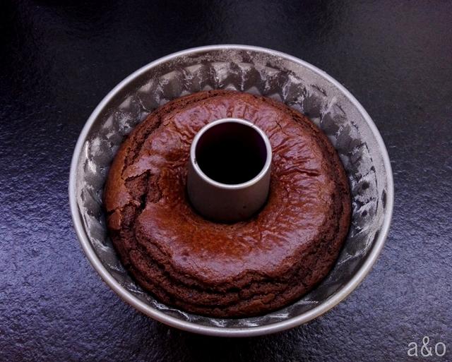 Cuando el bizcocho se haya elevado lo sacamos del horno.