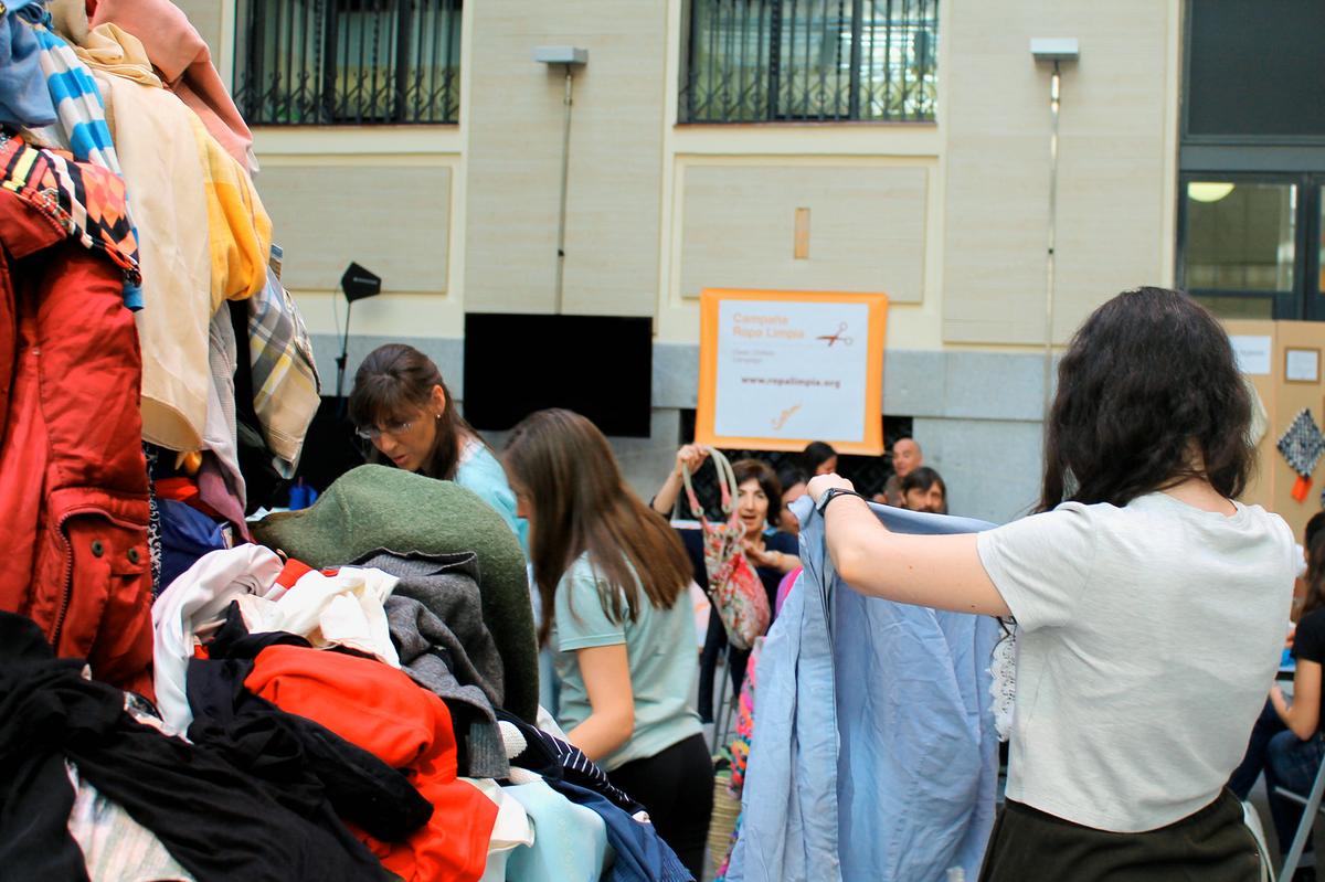 renovar un montón de ropa vieja diy haulternative.jpg