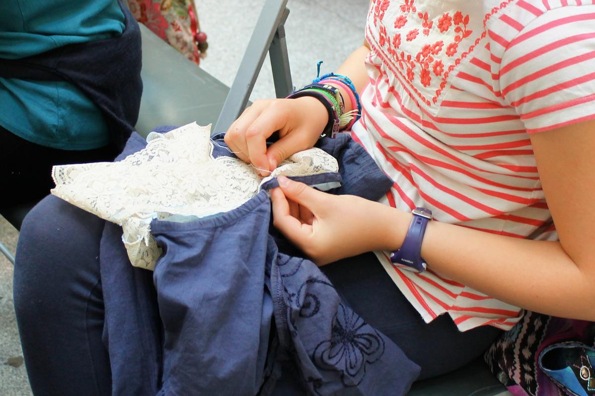 coser taller reciclaje creativo fashion revolution day.jpg