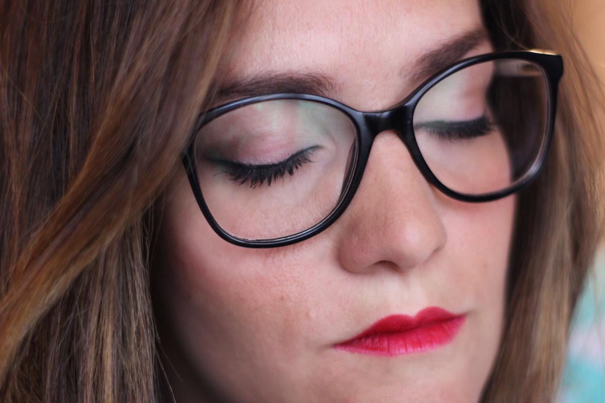 Ojos cerrados con gafas