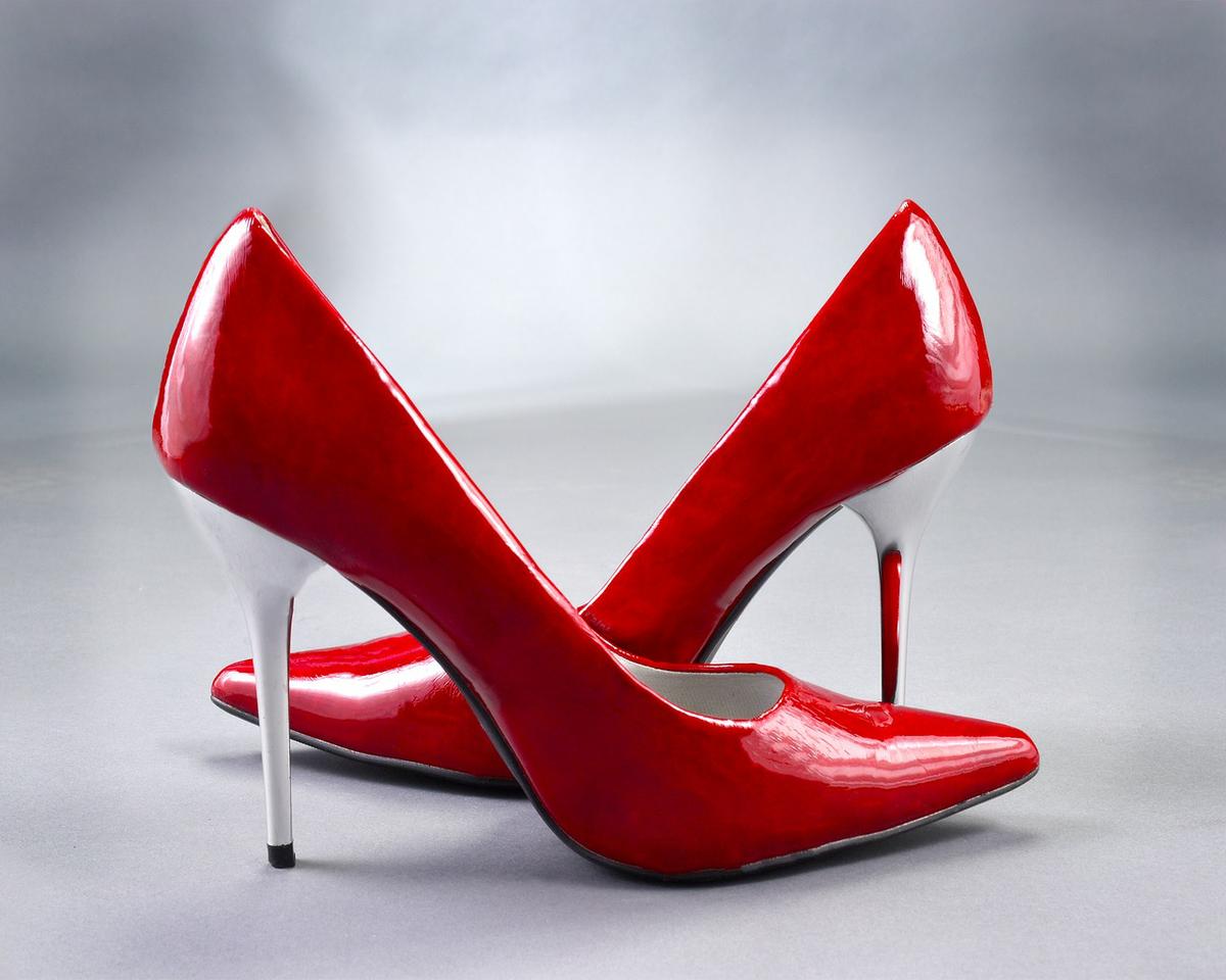 Comandante Caballero amable sala Qué vestir con zapatos rojos | Belleza