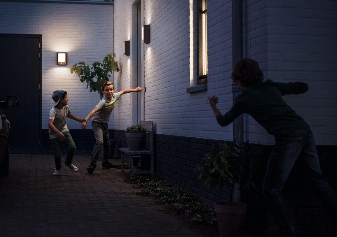 Outdoor lums_TRLIE_Image 1f_No more uninvited guests_Arbour with sensor_ON_2016