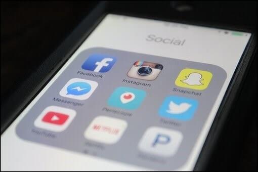 IInstagram Lives vs snapchat