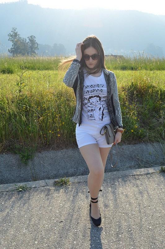 CAMISETA-BETTY-BOOP-LUZ-TIENE-UN-BLOG (3)